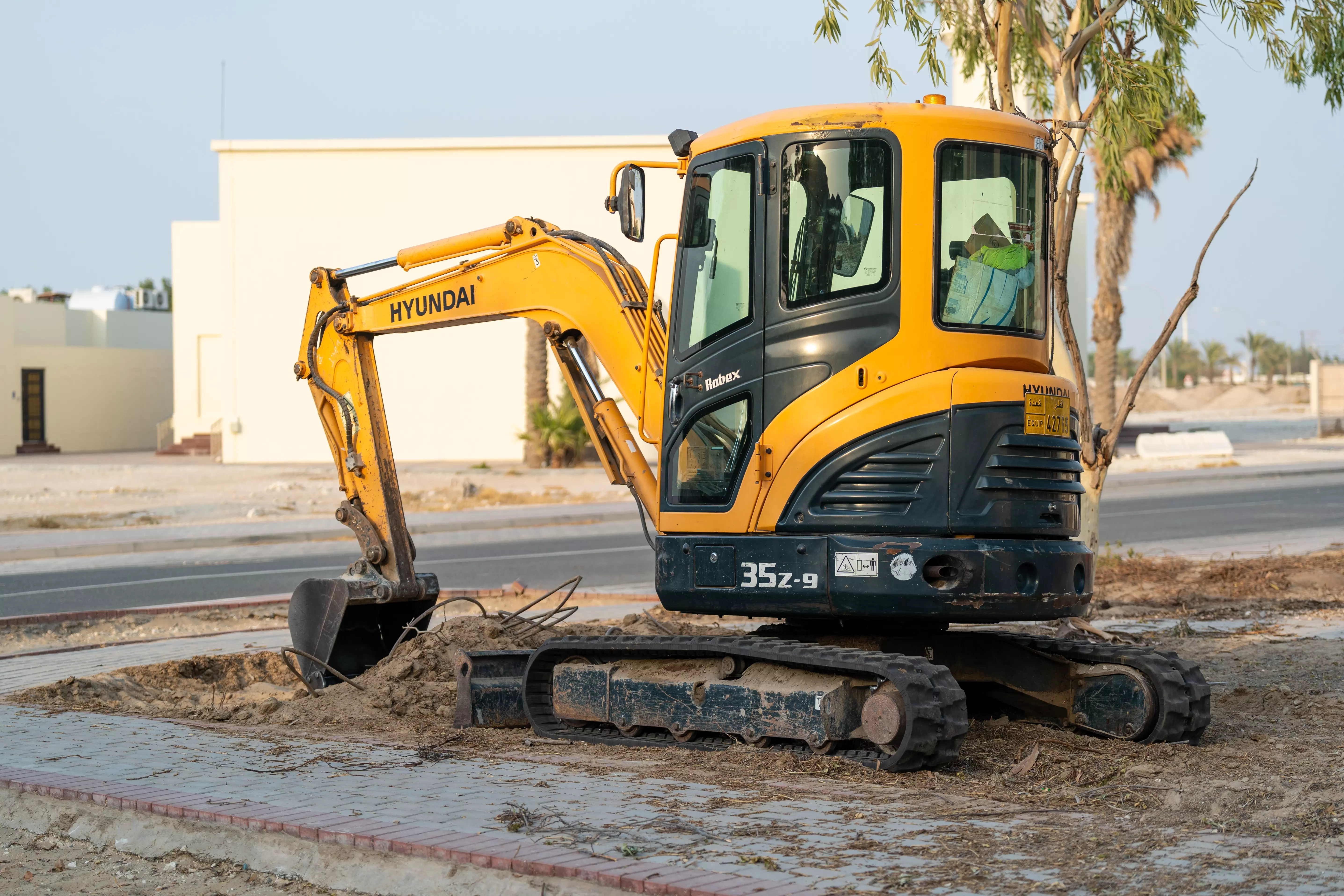 Complementary undercarriage view on Hyundai ROBEX 35Z.9A